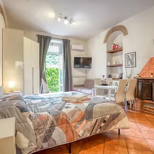 Dieghouse - Monolocale Con Cortile In Corte Lombarda Vicino Al Centro , Monza Italia