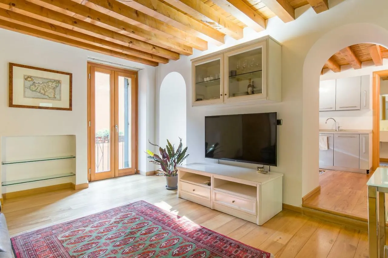 Downtown Apartment Verona 0*,