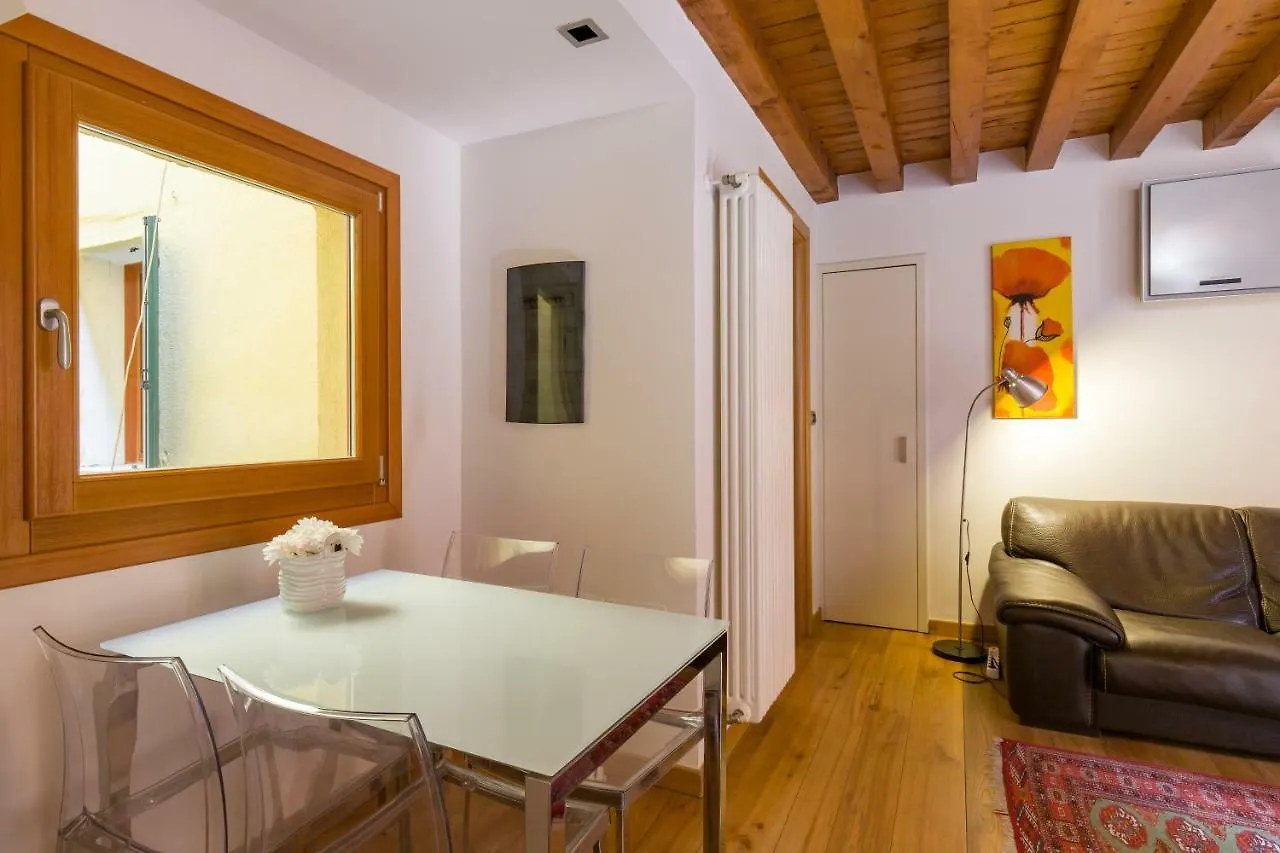 Downtown Apartment Verona 0*,