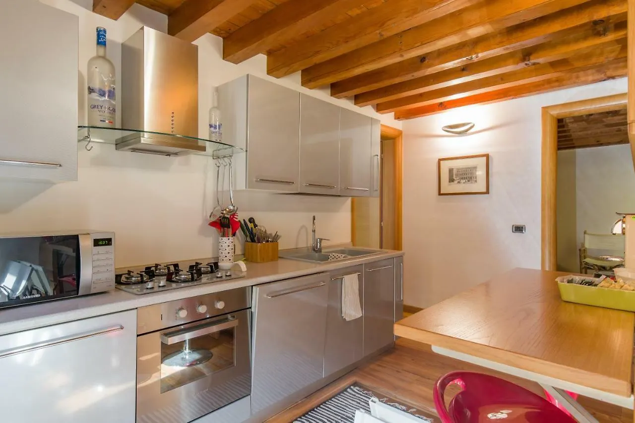 Downtown Apartment Verona Italia